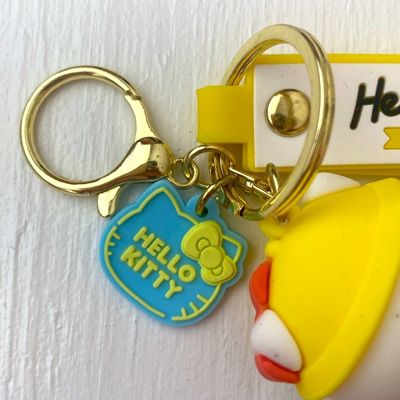 ADORABLE HELLO KITTY KEYCHAIN - Picture 4 of 5